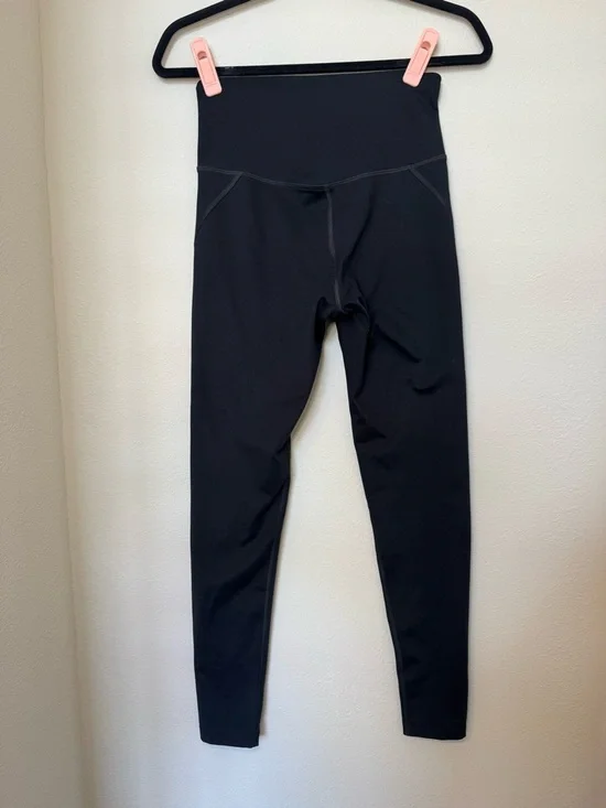 Girlfriend Collective Compressive High-Rise Leggings - Picture 4 of 5